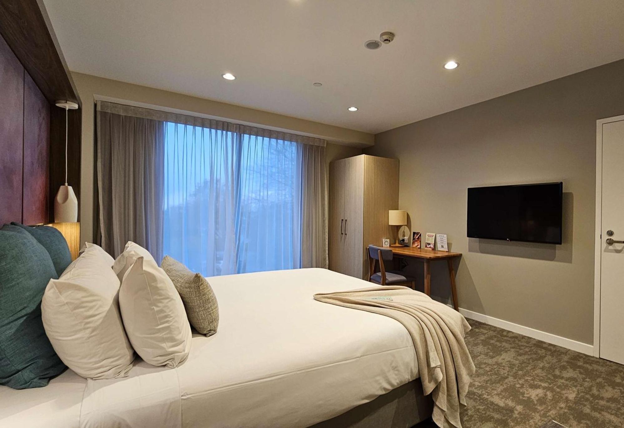 Sudima Christchurch City Ngoại thất bức ảnh A bedroom at the hotel